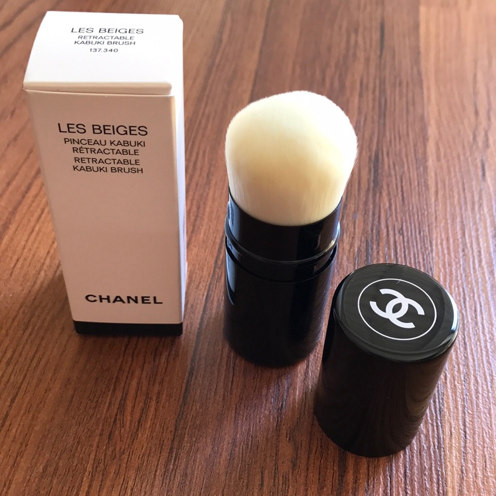 CHANEL LES BEIGES RETRACTABLE KABUKI BRUSH. NEW